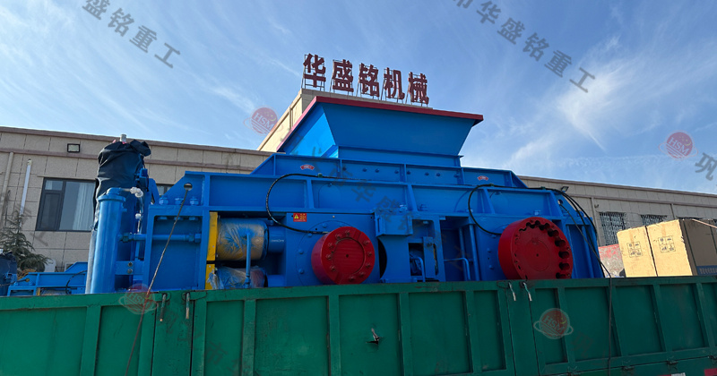 玄武巖粉碎成1-5mm用什么設(shè)備？推薦時產(chǎn)80噸對輥制砂機(jī)
